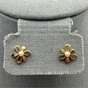 Groovy Small Gold Tone Flower Faux Pearl Stud Earrings with Open Work Design